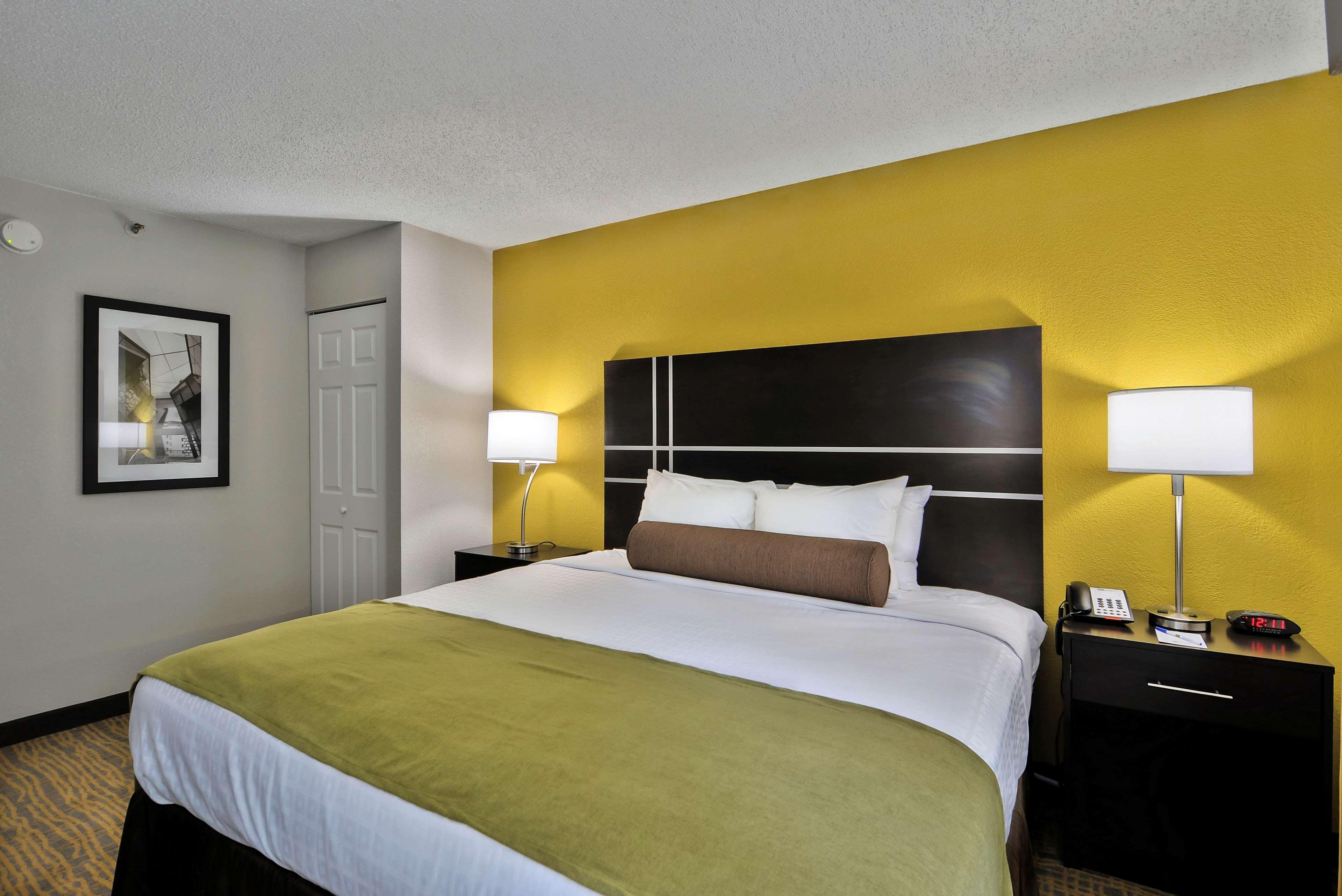 Best Western Plus Hanes Mall Уинстон-Сейлем Экстерьер фото