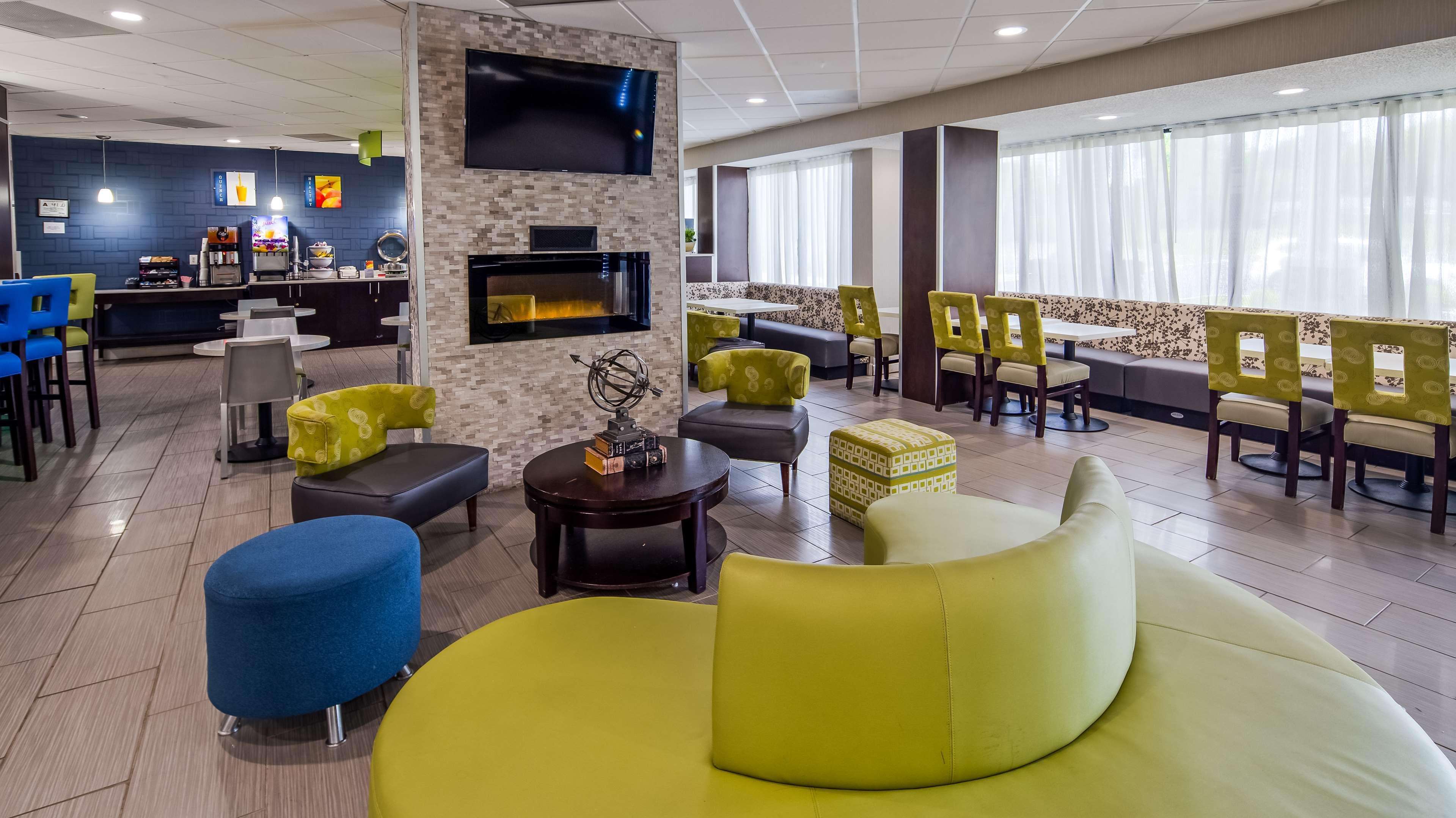 Best Western Plus Hanes Mall Уинстон-Сейлем Экстерьер фото